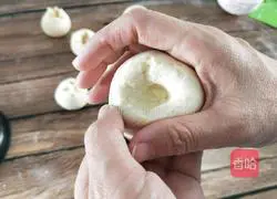 Illustration of how to make flowering steamed buns 13