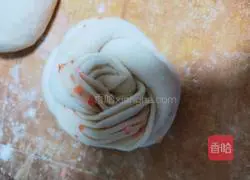 Illustration of how to make carrot flower rolls 4