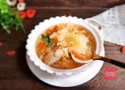 Illustration of how to make wolfberry rock sugar and white fungus soup 11