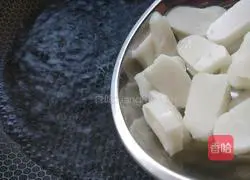 Illustration of how to make fish ball, egg dumpling and rice cake soup 4