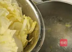 Illustration of how to make cabbage and shrimp soup 6