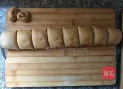 Illustration of how to cut steamed buns with brown sugar knife 10