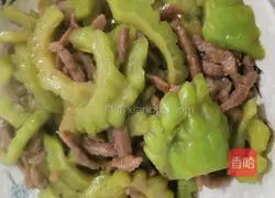 Illustration of how to make fried beef with bitter melon 3