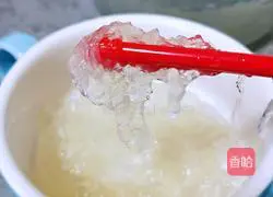 Illustration of how to stew bird's nest with wolfberry milk 13