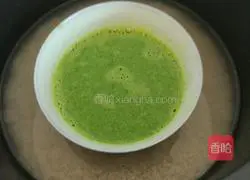 Illustration of how to make spinach and egg custard (can be used as baby food) 6