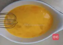 Illustration of how to make fried eggs with green pepper 2