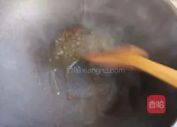 Illustration of how to cook pork belly and braised baby potatoes 6