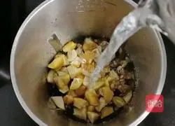 Illustration of how to make chestnut and double soy milk 9