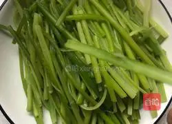 Cold and shredded Illustration of how to make garlic moss 3