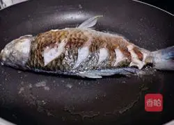 Recipe for shredded radish and crucian carp soup Illustration 5