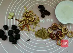 Illustration of how to make sour plum soup 1