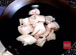 Illustration of how to stew pig trotters 4