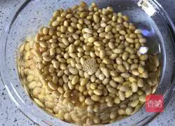 Soybean, lotus root and pork ribs soup recipe 1