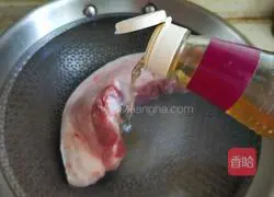 Illustration of how to cook pork belly and braised baby potatoes 3