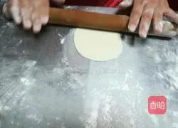 Illustration of how to make pig's trotters steamed buns 5