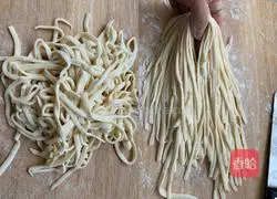 Home version hand Illustration of how to roll dough 19