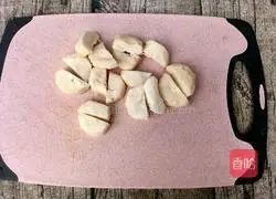 Illustration of how to make wolfberry and water chestnut corn syrup 6