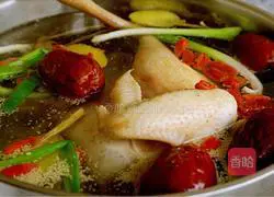 Illustration of how to make ginseng and jujube chicken soup 5