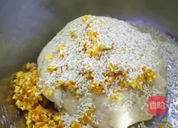 Illustration of how to make orange peel and sesame egg powder 5
