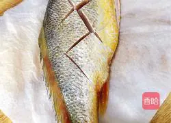 Illustration of how to make pickled cabbage and dried yellow croaker soup 1