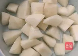 Illustration of how to make tangerine peel and snow pear soup for cough relief 3