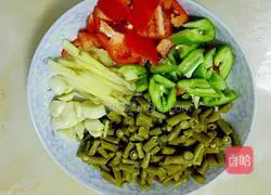 Illustration of how to make fried duck gizzards with sour beans 3