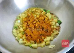 Illustration of how to make curry potato and egg noodles 5