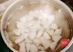 Illustration of how to make peach and pear sweet soup 5