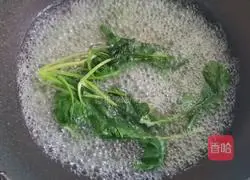 Illustration of how to make spinach and willow leaf steamed buns 1