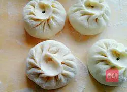 Illustration of how to make cabbage and green pepper stuffed buns 8