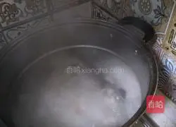 Illustration of how to make herbal mutton soup 4