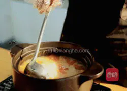 Illustration of how to make papaya, tremella, milk and sugar water 5