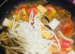 Shredded tomato meat Illustration of making noodles 7