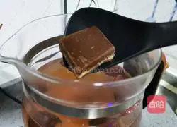 Illustration of how to make lotus seed, lily and red bean soup 8