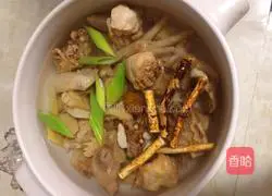 Five fingers Illustration of how to make peach, yam, candied dates and chicken soup 4