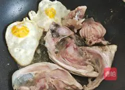 Illustration of how to make fish head and tofu soup 5