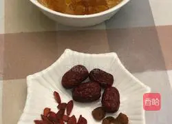 Illustration of how to make longan, red dates and peach gum syrup 1