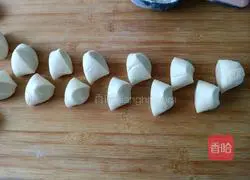 Illustration of how to make carrot vermicelli and meat buns 11