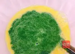 Illustration of how to make Christmas tree egg cake 3