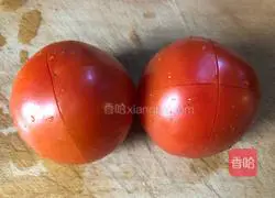 Illustration of how to make shredded pork noodles with tomatoes, garlic moss and moss 1