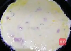 Illustration of how to make breakfast egg pancakes 3