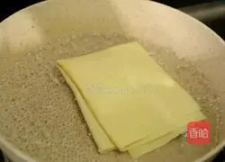 Illustration of how to make auspicious colorful silk 3