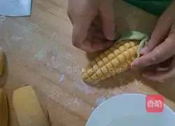 Illustration of how to make colorful vegetable and corn buns 9