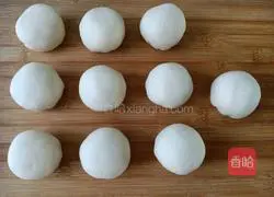 Illustration of how to make custard buns 16