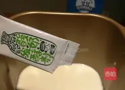 Illustration of how to make handmade yogurt (large fruit pieces) 3