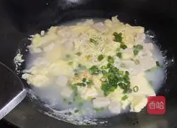 Illustration of how to make egg and tofu soup 8
