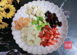 Illustration of how to make fruit white fungus soup 5