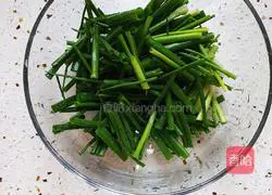 Let the meat skewer Illustration of how to make drool-worthy scallion oil noodles 2