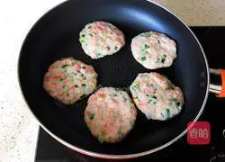 Illustration of how to make pan-fried potato pancakes 15