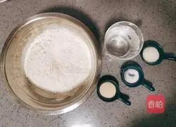 Illustration of how to make mushroom and green vegetable buns 1